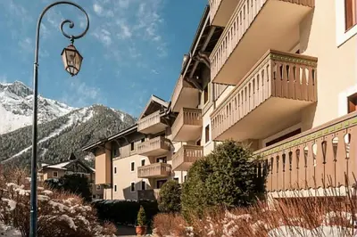 a building with a street light in front of it at Résidence La Ginabelle - maeva Home - Appartement 3 Pièces 6 Personnes - Prestige MAE-2304 in Chamonix-Mont-Blanc