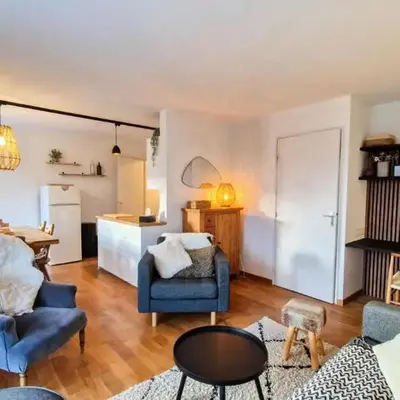 Résidence Verseau - Appartement lumineux et spacieux · Centre station · avec cabine et Balcon MAE-8894