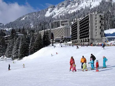 a group of people standing in the snow on a ski slope at Studio confortable au pied des pistes - 4 pers. - FR-1-425-224 in Arâches-la-Frasse
