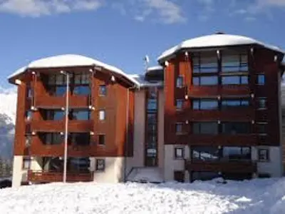a kitchen with a stove and a sink at Appartement 3 pièces, 6 personnes, au pied des pistes - Morillon 1100 - FR-1-815-103 in Morillon