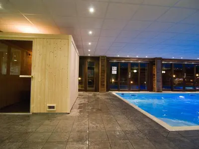 an empty swimming pool in a building with a building at Appartement lumineux 4 pièces à Flaine, 8 personnes, terrasse, accès spa - FR-1-425-18 in Flaine