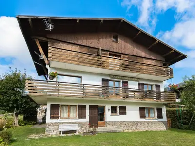 a house with a large balcony on top of it at Appartement 2 pièces au rez-de-chaussée - Animaux admis - Près des pistes - FR-1-453-91 in Megève