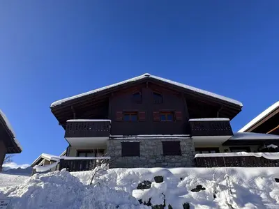 a building with snow in front of it at Duplex chaleureux 4 pièces avec wifi, parking, proche spa & bus pour ski - FR-1-572-43 in Les Carroz d'Araches