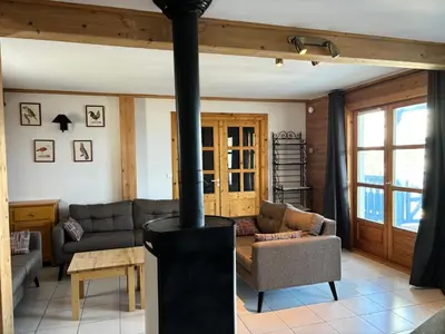a living room with a wood burning stove at Résidence Hameau - Chalet lumineux · Poêle à bois · Sauna · Garage MAE-7348 in Flaine