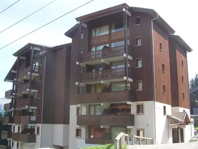 an apartment building with balconies on the side of it at Appartement confortable pour 6 pers. avec balcon à Morillon - FR-1-642-11 in Morillon