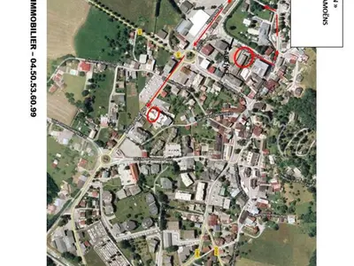 a map of a city with red arrows at Studio rénové au centre avec balcon et parking - FR-1-624-106 in Samoëns