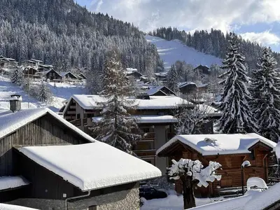 a snow covered village with buildings and trees at 3 pièces pour 6 personnes face aux pistes et commerces, stationnement inclus - FR-1-572-190 in Arâches-la-Frasse