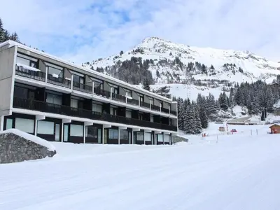 a building in the snow in front of a mountain at Studio cosy 4 pers, skis aux pieds, terrasse sud, Flaine Front de Neige - FR-1-687-73 in Arâches-la-Frasse