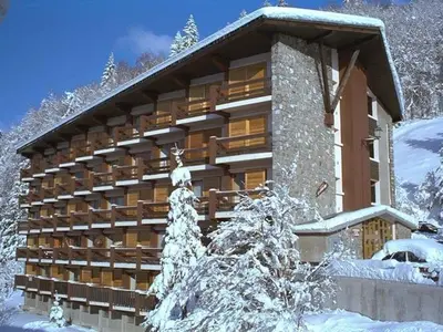 a building in the snow with snow covered trees at Charmant Studio-Cabine 4 pers, Centre-Village, Balcon Ouest, à 600m des Pistes - FR-1-572-281 in Arâches-la-Frasse