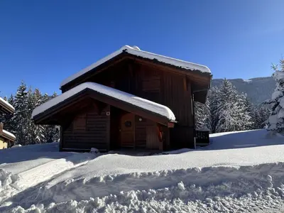 a cabin covered in snow with a pile of snow at Appartement 3 pièces cabine, 6 pers, face au spa et au ski bus, proche pistes et commodités - FR-1-572-45 in Arâches-la-Frasse